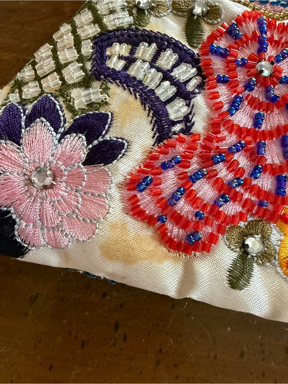 Embroidered Floral Beaded Clutch Crossbody Bag - White - Picture 6 of 6
